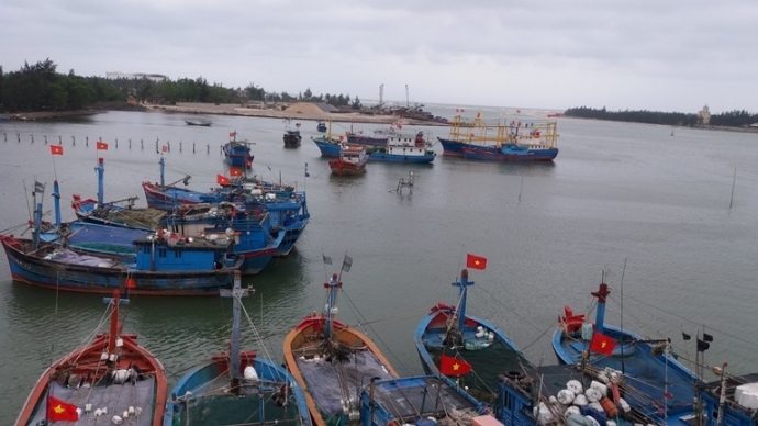 Thanh Hóa: Hàng trăm tàu thuyền chưa kịp vào bờ tránh bão số 3