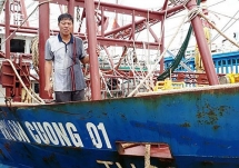 Thanh Hóa: 10 thuyền viên trở về sau 9 ngày mất liên lạc trên biển