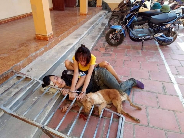 Cặp đôi trộm chó ở Thanh Hóa bị đánh hội đồng, giao cho công an xử lý