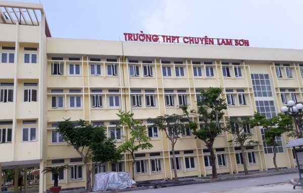 Kỷ luật ban lãnh đạo Trường THPT Chuyên Lam Sơn