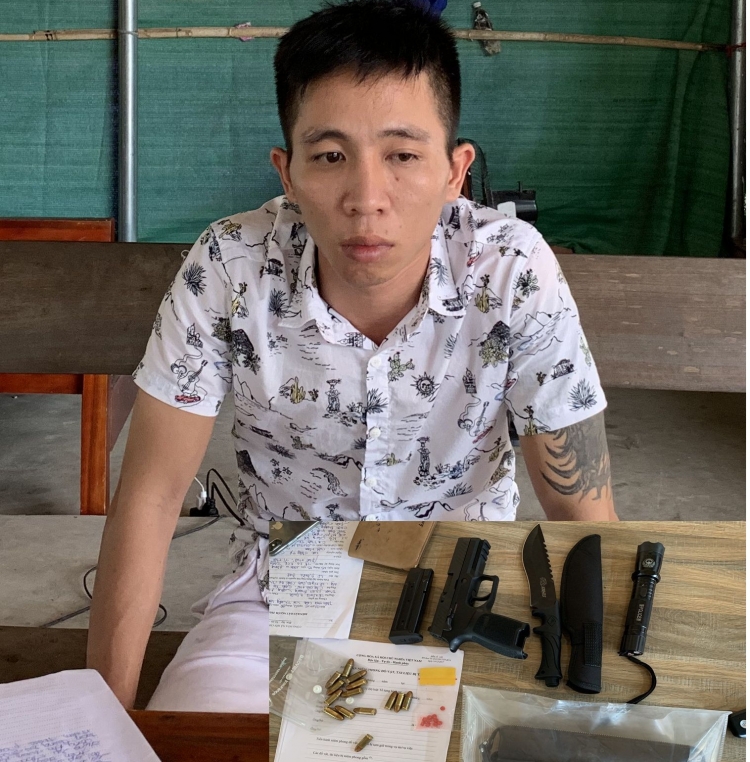 Kiểm tra xe vi phạm, CSGT phát hiện súng và ma túy