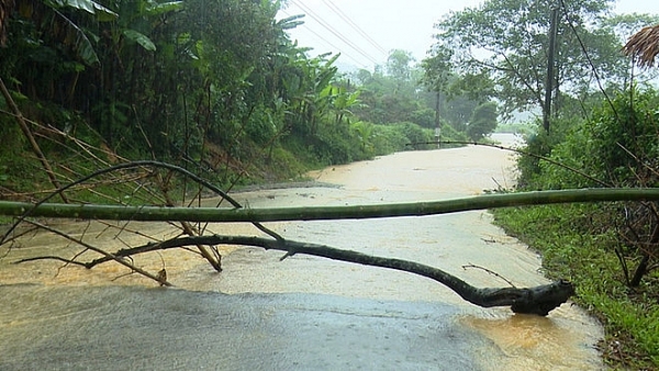 hang ngan hoc sinh mien nui thanh hoa phai nghi hoc vi mua lon