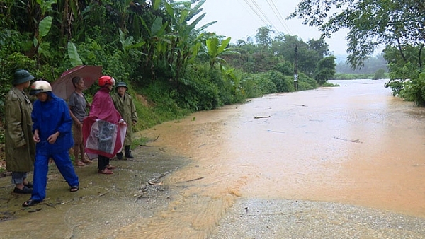 hang ngan hoc sinh mien nui thanh hoa phai nghi hoc vi mua lon