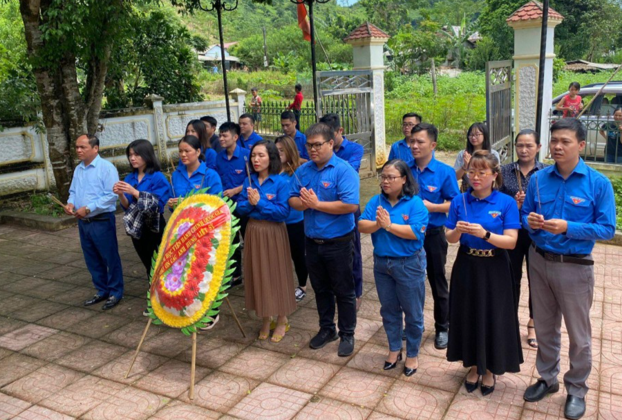 “Thắp sáng đường quê” ở Hoà Bình