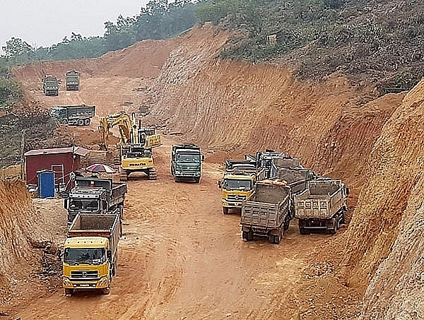 Thanh Hóa: Đóng cửa mỏ đất của công ty Hoàng Kỳ tại xã Vĩnh Hòa, Vĩnh Lộc