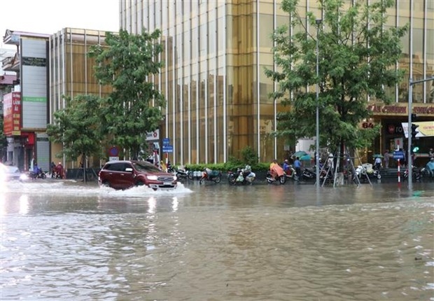 Bắc Bộ mưa lớn kèm nguy cơ lũ quét, Hà Nội cảnh báo ngập úng