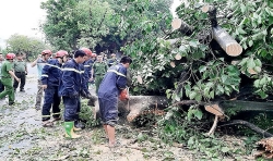 nong tuan qua bao so 5 gay thiet hai lon hang chuc nha dan o ha tinh bi toc mai duong bien thanh song