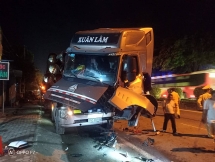 Hai container va chạm gây tai nạn tại Bỉm Sơn