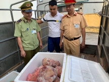 CSGT Thanh Hóa liên tiếp bắt giữ xe ô tô vận chuyển thực phẩm bẩn