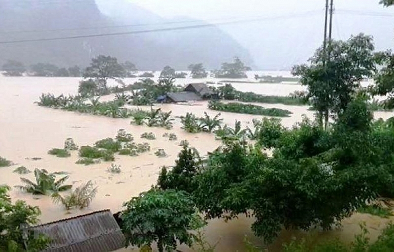 37 xã ở khu vực Trung Bộ bị ngập sâu, 11 người chết và mất tích | Môi trường | Vietnam+ (VietnamPlus)