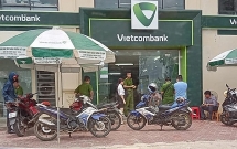 khoi to cuu can bo cong an toi cuop tai san vu no sung tai vietcombank