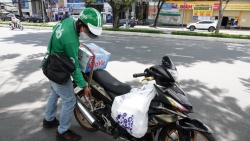 Người trẻ tranh thủ những nghề thời vụ để kiếm thêm dịp Tết