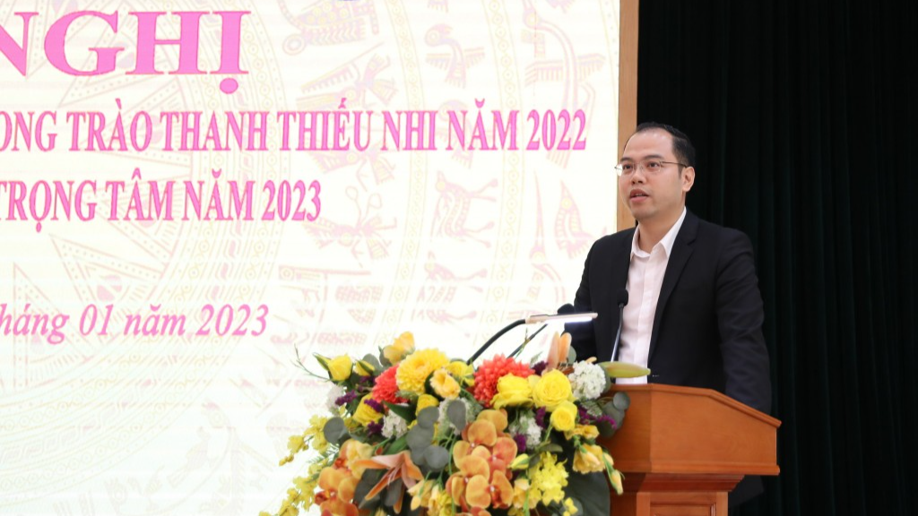 Phó Bí thư Thành đoàn Hà Nội Nguyễn Tiến Hưng phát biểu tại hội nghị