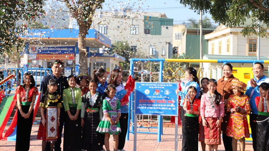 Lễ khánh thành công trình thanh niên Tuổi trẻ Đại học Quốc gia Hà Nội mang “Đông ấm”đến Sốp Cộp