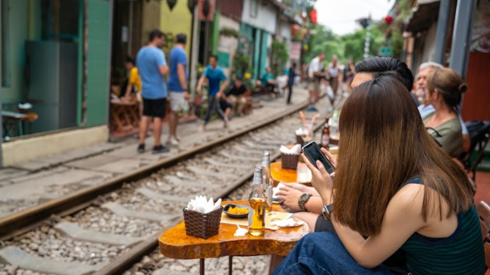 Hà Nội: Xử lý nghiêm tình trạng cố tình chèo kéo khách ở cà phê phố đường tàu