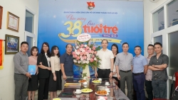 Lãnh đạo Thành đoàn Hà Nội chúc mừng 38 năm Báo Tuổi trẻ Thủ đô xuất bản số báo đầu tiên