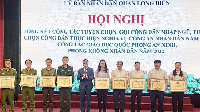 Quận Long Biên duy trì hiệu quả công tác giáo dục quốc phòng và an ninh