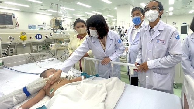 Trẻ mắc tay chân miệng từ các địa phương đổ dồn về TP HCM