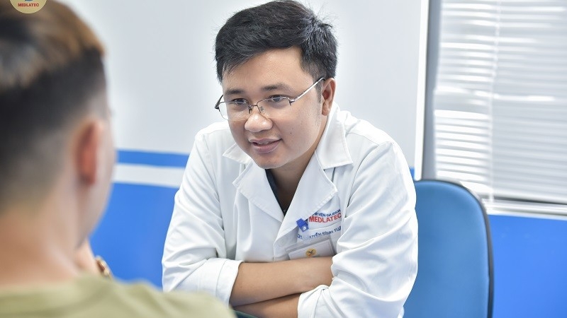 Thanh niên trẻ rối loạn tâm thần sau một năm nghiện bóng cười