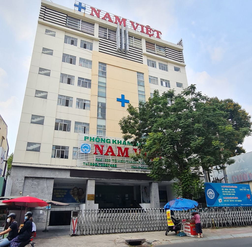Phòng khám đa khoa Nam Việt bị xử phạt 200 triệu đồng, tước quyền sử dụng giấy phép hoạt động khám bệnh, chữa bệnh trong thời hạn 4 tháng do vướng nhiều vi phạm