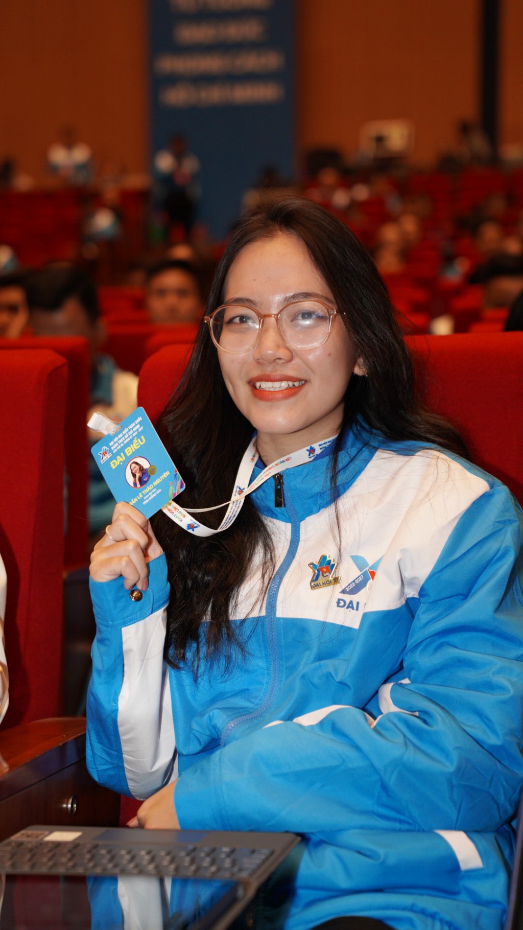 Đồng chí Trần Lê Thảo Nguyên (Đại biểu Tỉnh đoàn Đồng Nai) thích thú với kỳ đại hội đặc biệt không giấy tờ Đồng chí Trần Lê Thảo Nguyên (Đại biểu Tỉnh đoàn Đồng Nai) thích thú với kỳ đại hội đặc biệt không giấy tờ