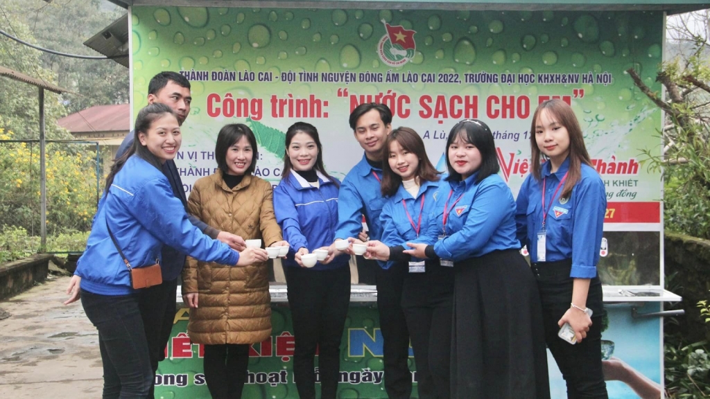 Sinh viên Nhân văn mang “Đông ấm” đến Lào Cai