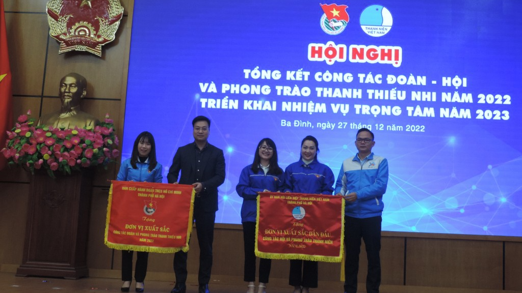 Đoàn Thanh niên, Hội LHTN quận Ba Đình đón nhận Cờ thi đua xuất sắc dẫn đầu