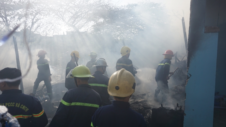 Đà Nẵng: Cháy lớn tại lán trại xây dựng trong ngày 29 Tết