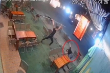 Đà Nẵng: Nam thanh niên bị chém nguy kịch ngay trước quán nhậu