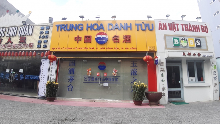 Đà Nẵng: Nhiều hàng quán, điểm mua sắm ven biển vắng tanh khách tham quan da nang nhieu hang quan diem mua sam ven bien vang tanh khach tham quan