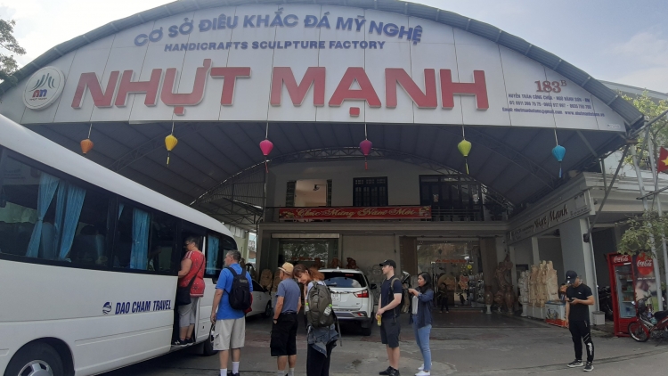 Đà Nẵng: Nhiều hàng quán, điểm mua sắm ven biển vắng tanh khách tham quan da nang nhieu hang quan diem mua sam ven bien vang tanh khach tham quan