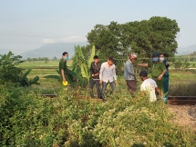 da nang nam tren duong ray nguoi dan ong bi tau hoa tong tu vong