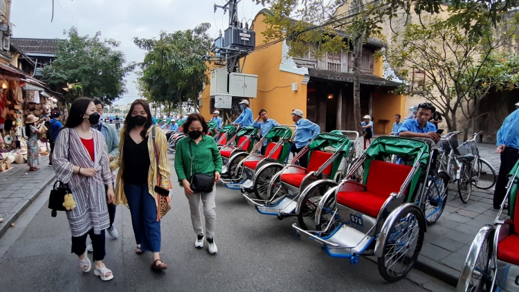 36 hanh khach tren chuyen bay co nguoi nhiem covid 19 ve hoi an quang nam to chuc hop kin