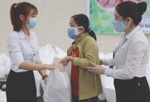 Đà Nẵng: Bệnh viện Đa Khoa Tâm Trí tặng quà cho người nghèo trong mùa dịch Covid-19