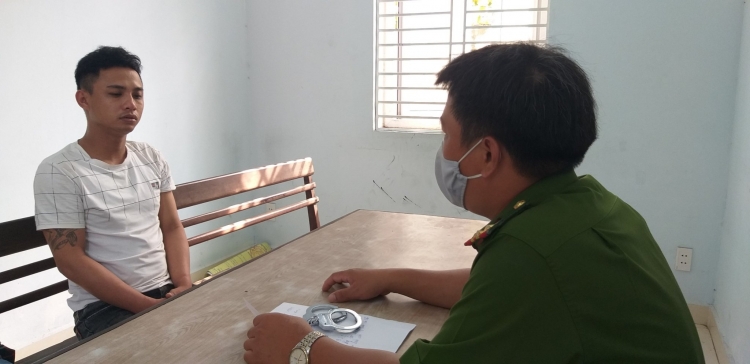 Bắt đối tượng chuyên cướp dây chuyền, điện thoại của trẻ em