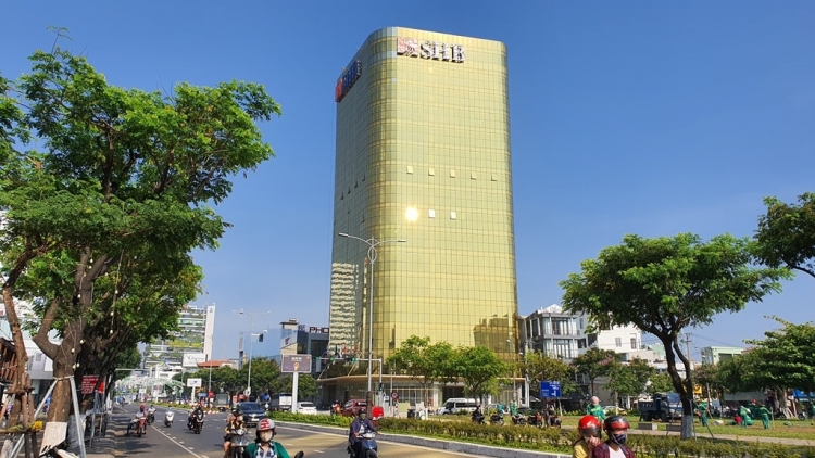 Đà Nẵng: Yêu cầu hai tòa nhà "dát vàng" thay kính phản quang sai phép, gây chói mắt