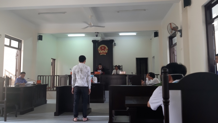 Đi đòi nợ, bất ngờ bị khởi tố, bắt tạm giam về tội... "cướp tài sản"