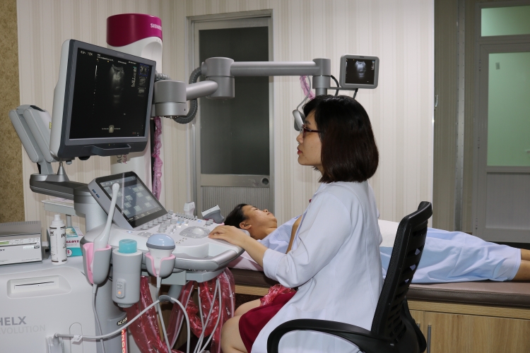 Khám tầm soát phát hiện sớm ung thư vú, ung thư cổ tử cung cho phụ nữ nghèo ở Đà Nẵng