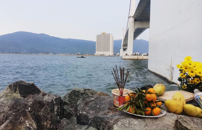 da nang khoi to doi tuong giet con roi vut xac xuong song han