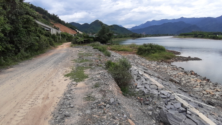 da nang mua mua bao dang can ke ke chong sat lo van ngon ngang