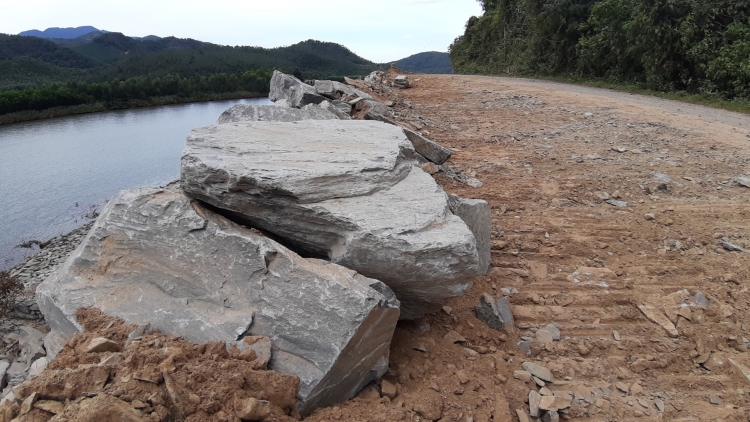 da nang mua mua bao dang can ke ke chong sat lo van ngon ngang