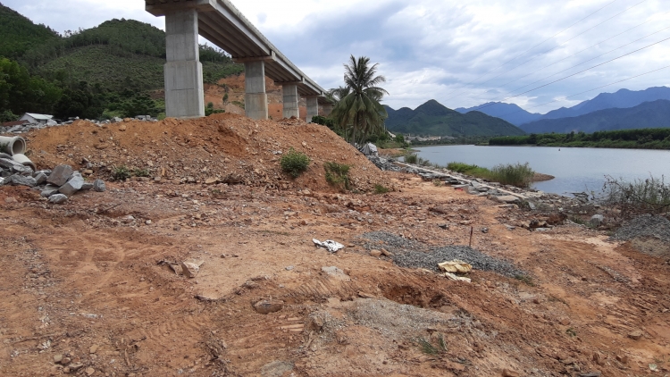 da nang mua mua bao dang can ke ke chong sat lo van ngon ngang