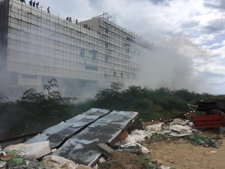 lua chay ngun ngut canh cong trinh khach san 5 sao o da nang