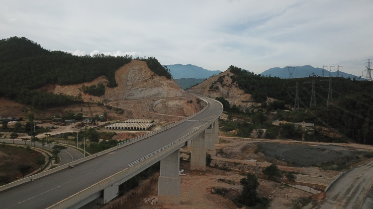 cao toc la son tuy loan nhin tu tren cao