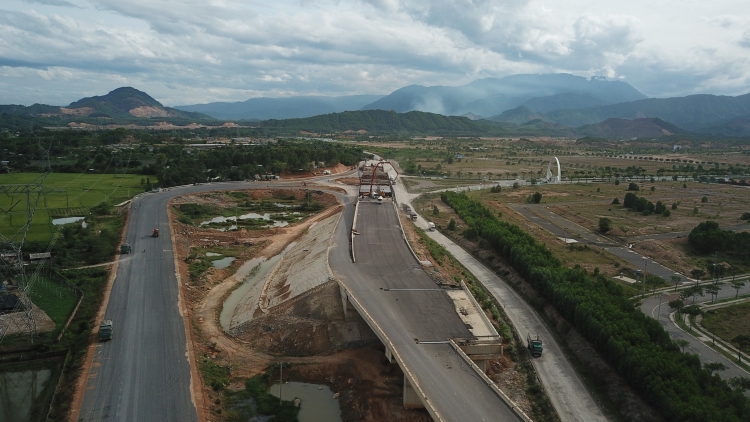 Cao tốc La Sơn - Túy Loan nhìn từ trên cao