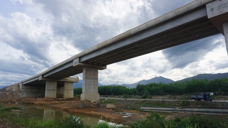 cao toc la son tuy loan nhin tu tren cao