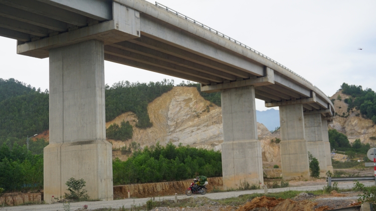 cao toc la son tuy loan nhin tu tren cao