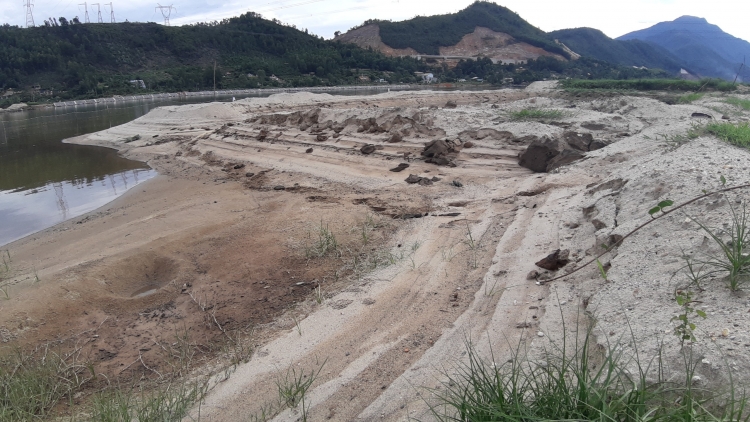 da nang ngang nhien lan song cu de trai phep de nuoi tom the