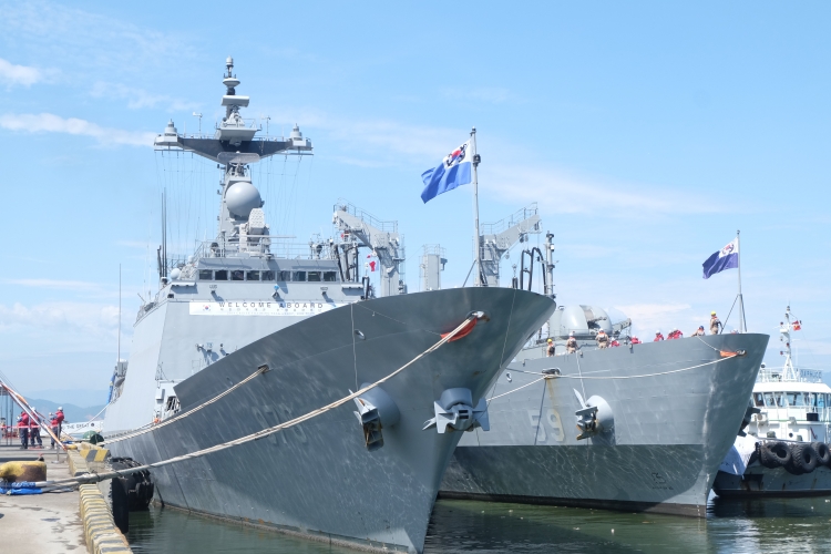Đà Nẵng: Chiêm ngưỡng vẻ hoành tráng của 2 tàu hải quân Hàn Quốc vừa cập cảng Tiên Sa