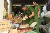 Đột nhập kho hàng ở trung tâm Đà Nẵng, phát hiện hàng loạt tân dược hết đát